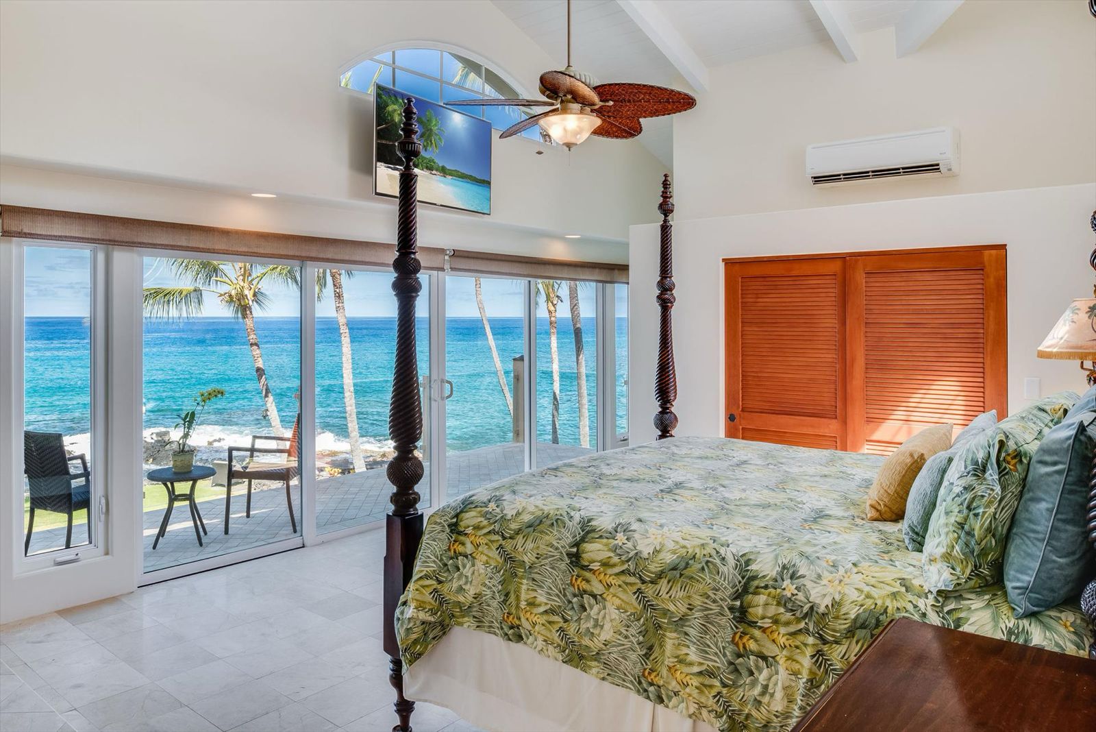 Oceanfront master at Moana Makai