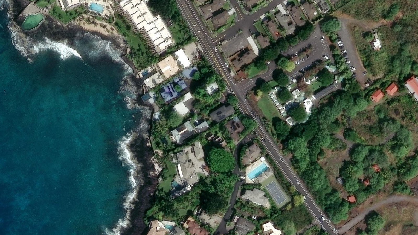 Satellite view of the estate on Aliʻi Drive: Moana Makai on the ocean, Moana Mauka just behind it
