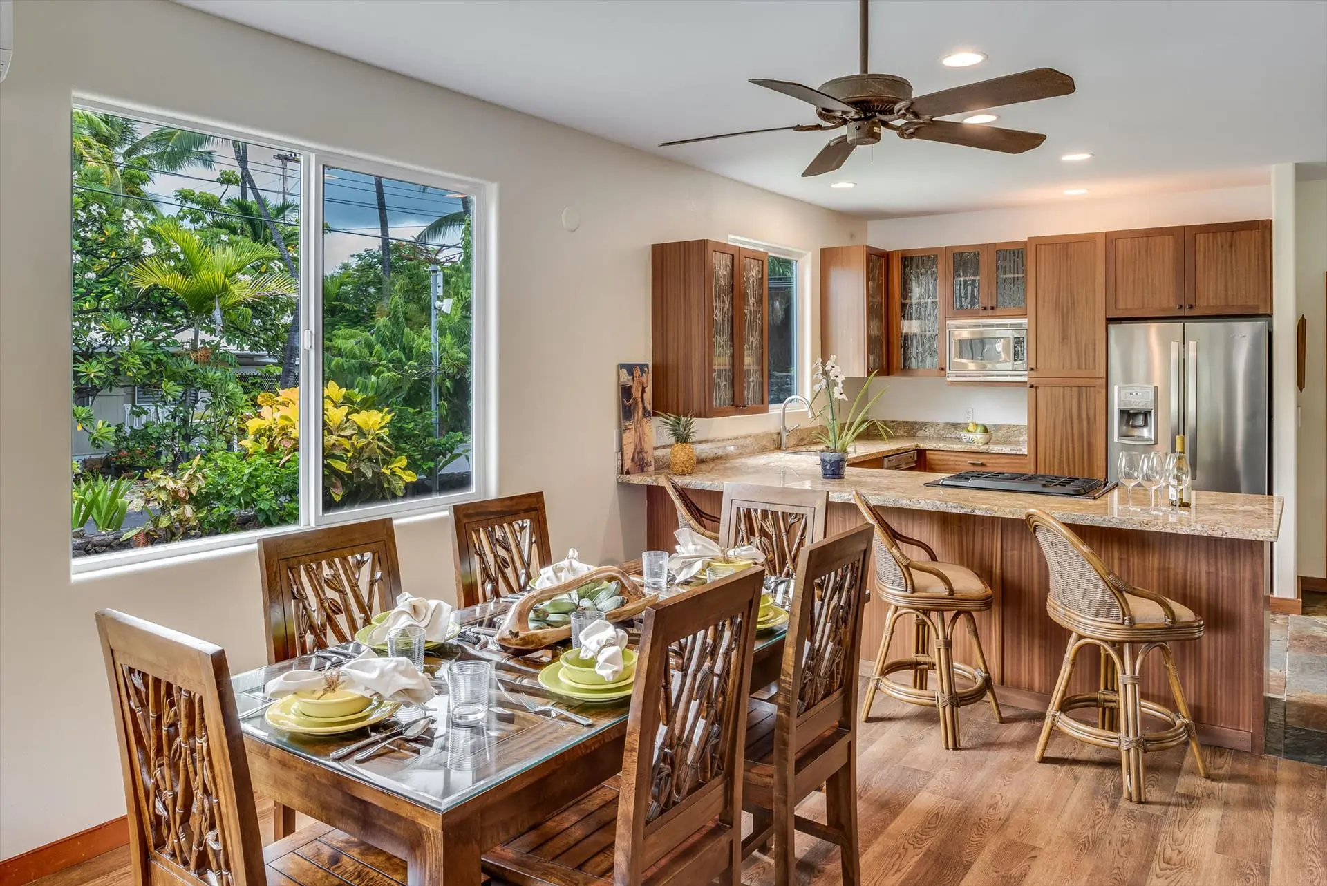 Dining and kitchen at Moana Mauka