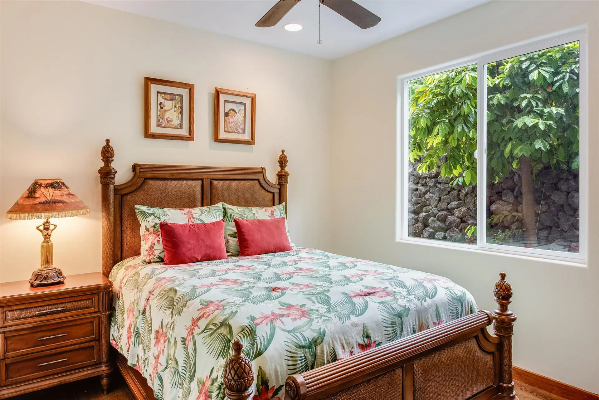 Master bedroom at Moana Mauka