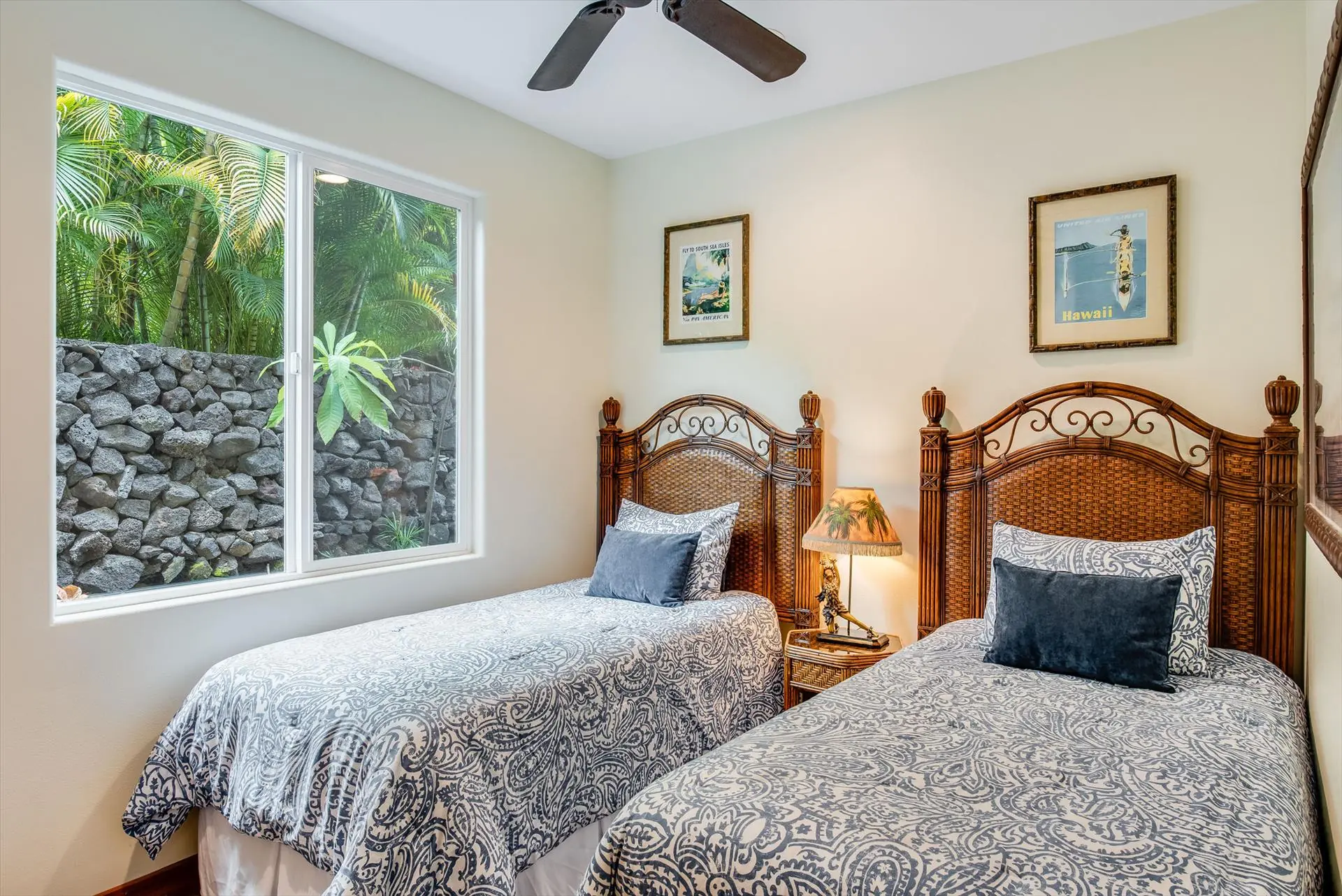 Twin bedroom at Moana Mauka