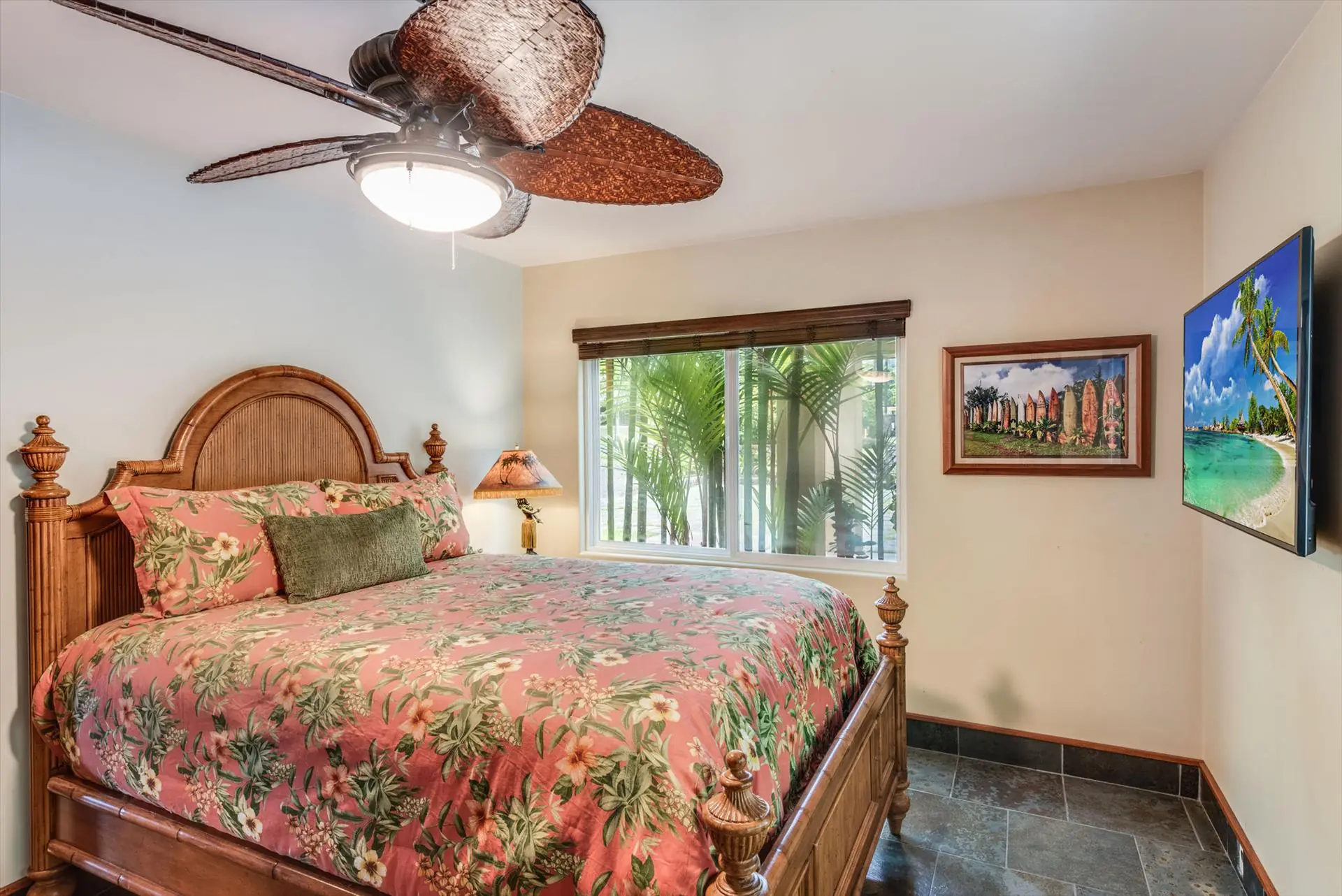 Queen bedroom at Moana Makai
